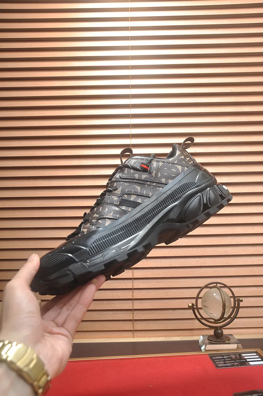Men's shoes 💰640💶[Burberry] (cowhide lining) classic low-top sneakers｜Imported cowhide with classic plaid fabric｜Cow leather lining｜Original outsole｜Fine workmanship and comfortable to wear Size: 38-44 (customized at 45)
